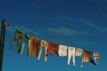 Вещь линяет: как проверить дома до первой стирки