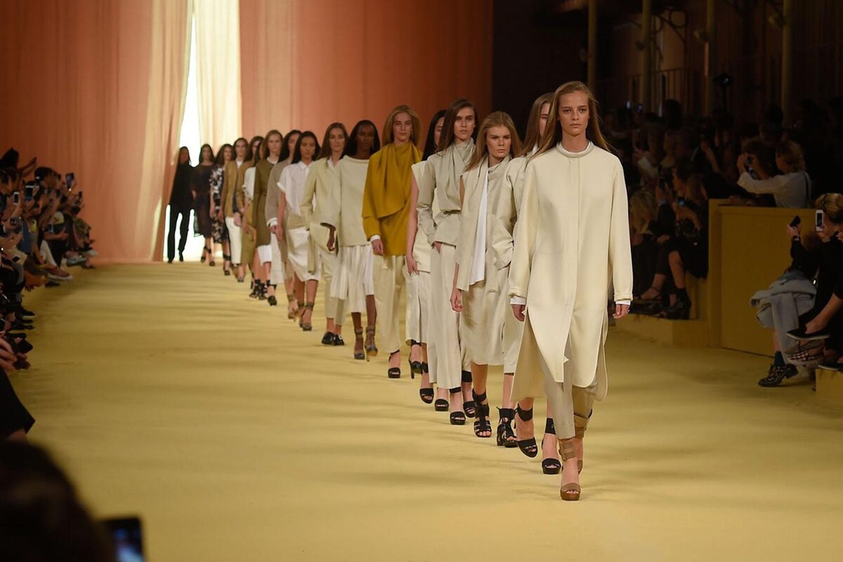 Линия женской одежды Hermes